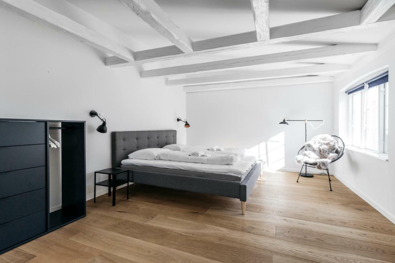 Top Floor With Private Balcony *