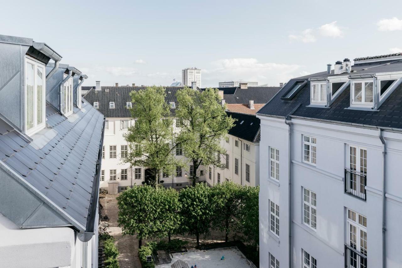 Top Floor With Private Balcony *